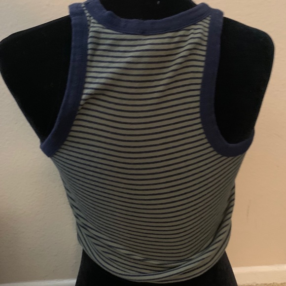 Crop top - Picture 2 of 2